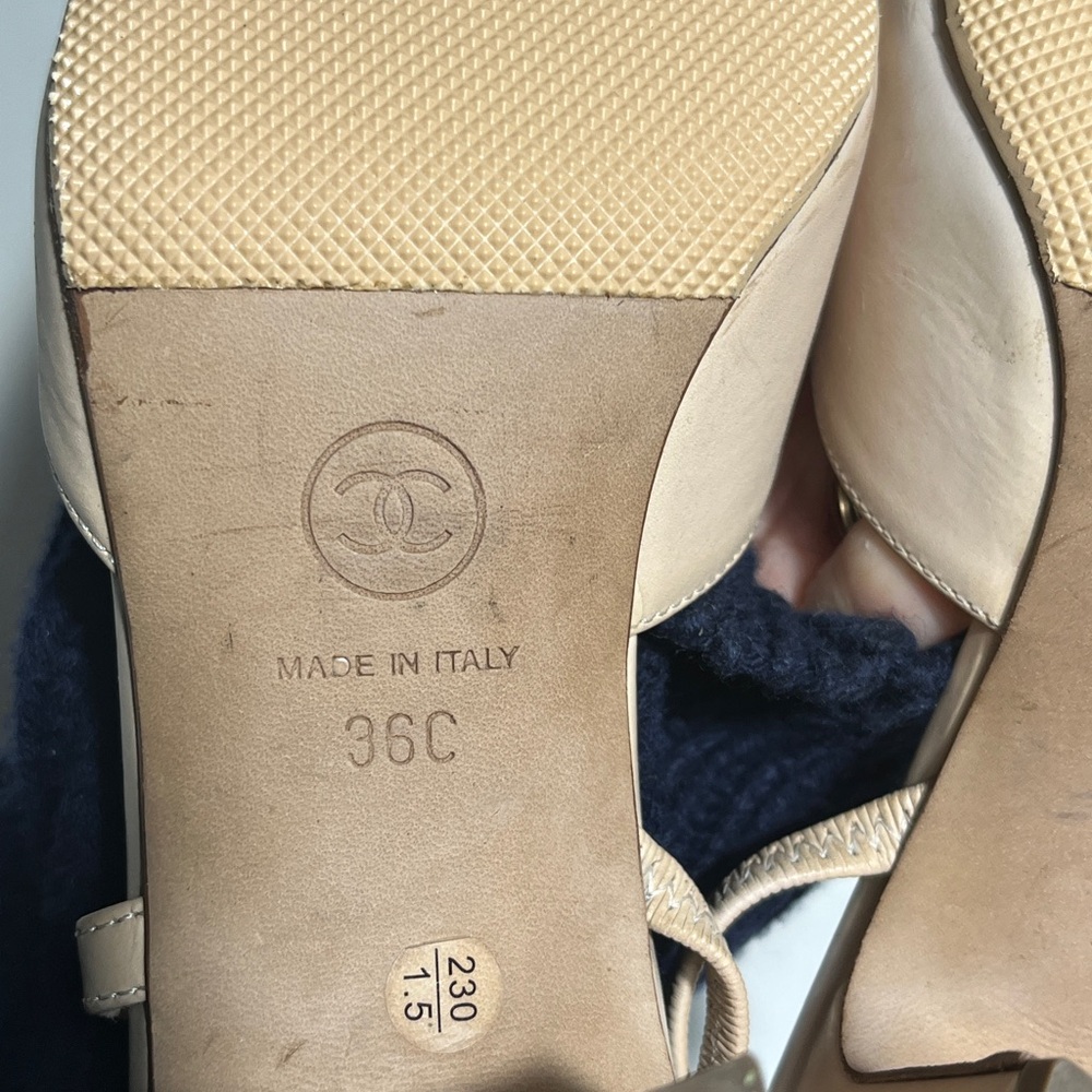 CHANEL Women's Red and Beige Heels - Picture 7 of 10